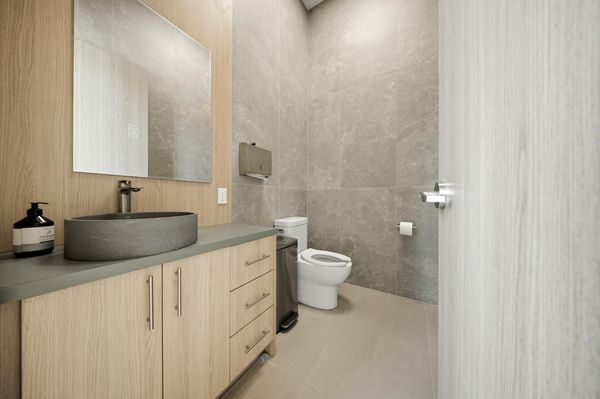 Washrooms, Optimal · 630 Huronia Rd, Barrie
